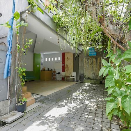 Oyo 3852 Valomia Guest House Denpasar  Exterior photo
