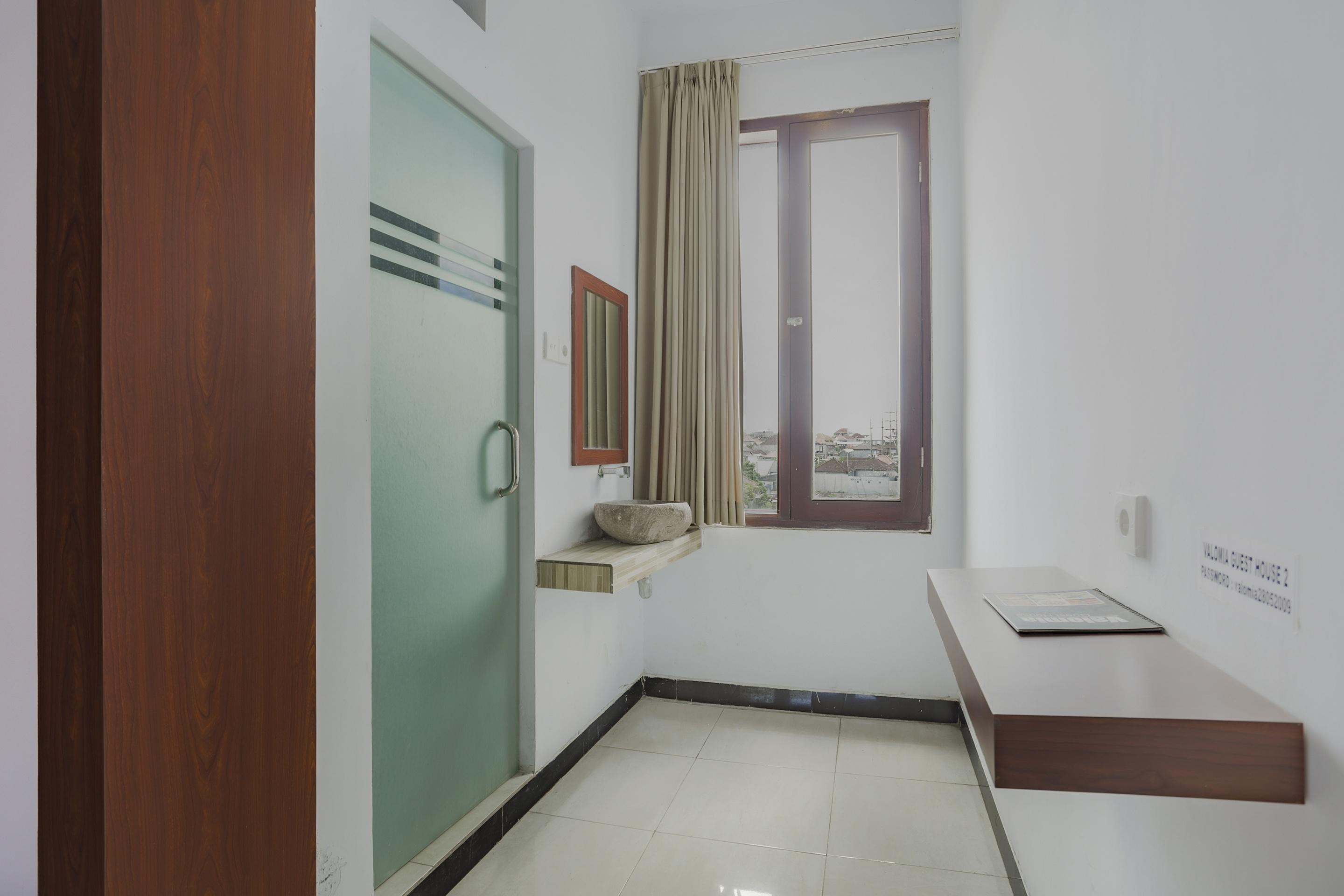 Oyo 3852 Valomia Guest House Denpasar  Exterior photo