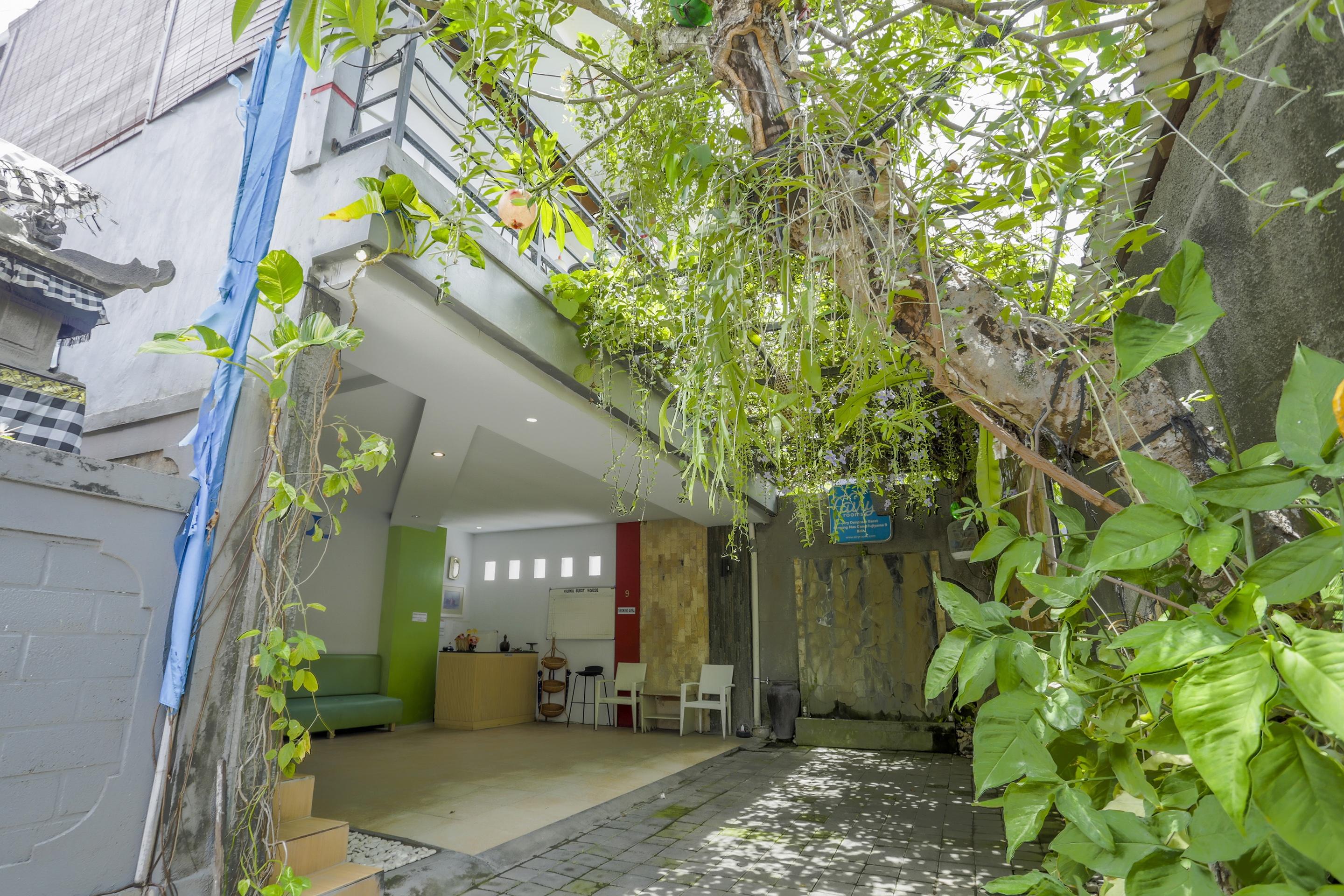 Oyo 3852 Valomia Guest House Denpasar  Exterior photo